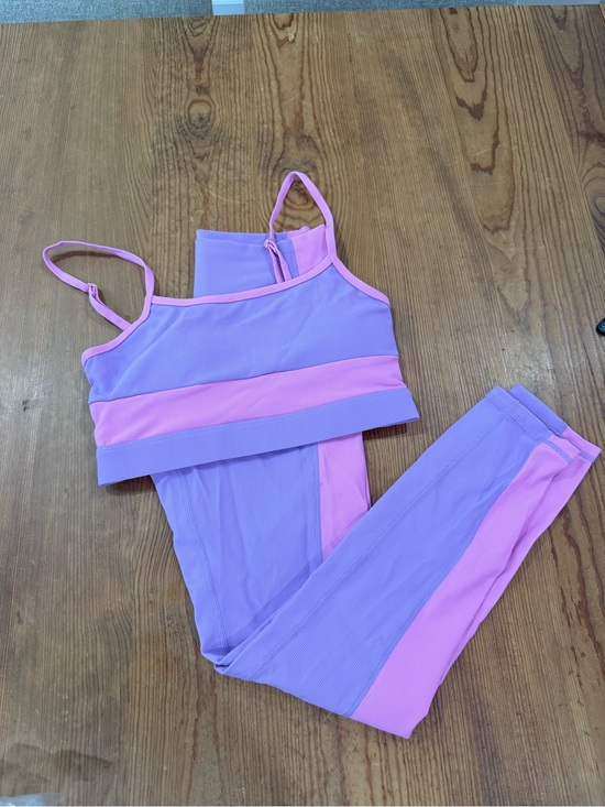 Wilo The Label Pants - Wilo Lavender and Pink Two-Piece Active Set